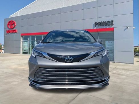 New 2026 Toyota Sienna Limited FWD image 9