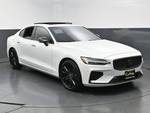 Used 2023 Volvo S60 T8 Ultimate image 3