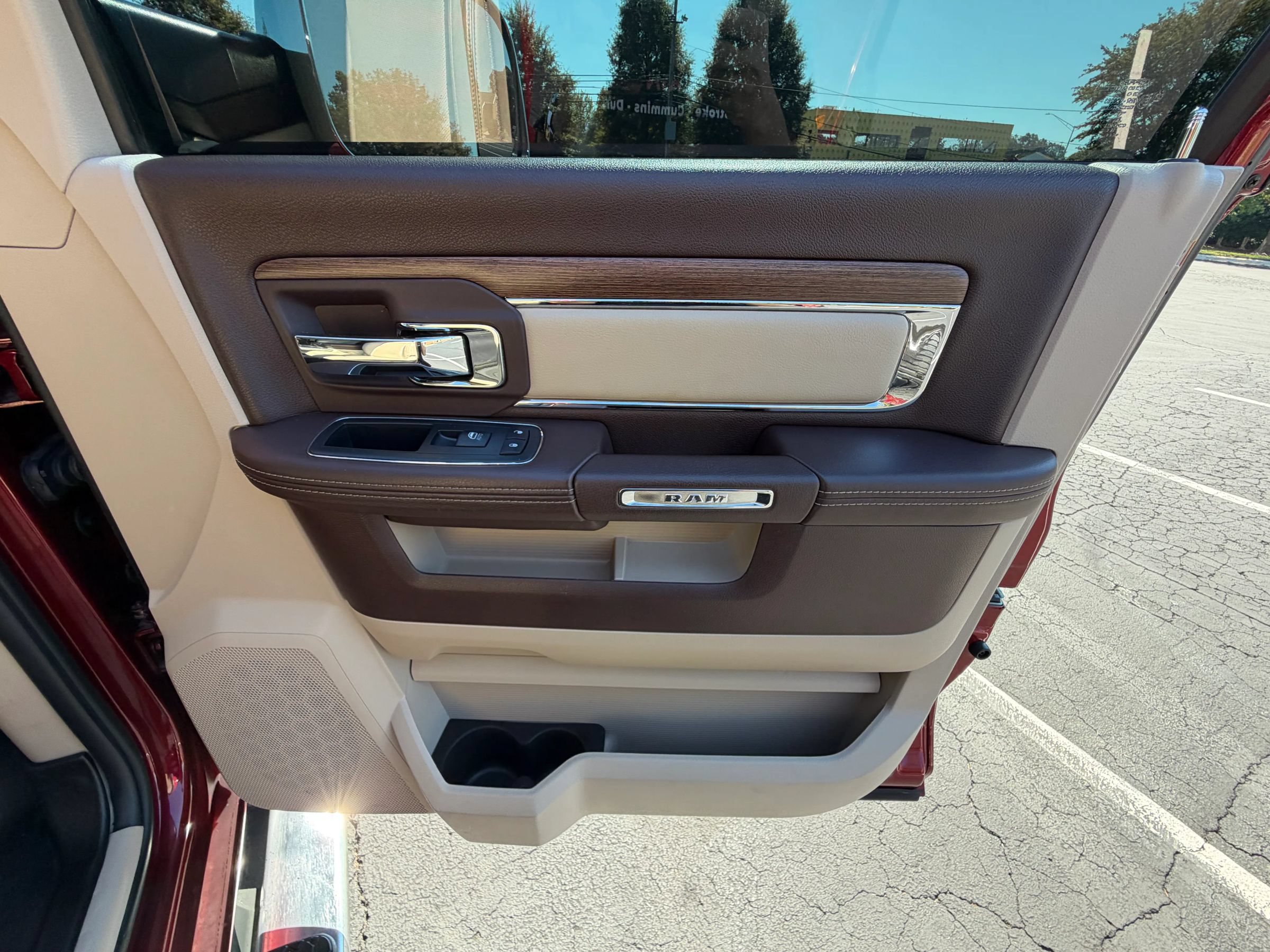 Used 2015 RAM 3500 Laramie AWD/4WD image 23