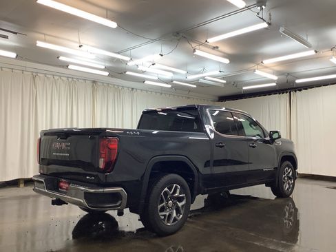 New 2026 GMC Sierra 1500 SLE image 6