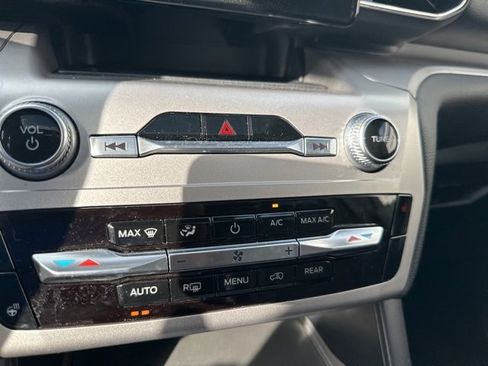 Used 2022 Ford Explorer XLT w/ Equipment Group 202A image 21