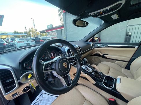 Used 2016 Porsche Cayenne image 9