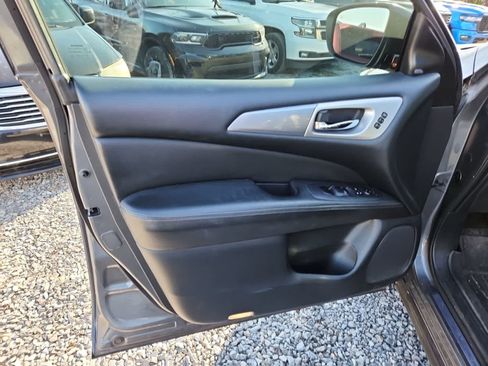 Used 2019 Nissan Pathfinder SL image 16