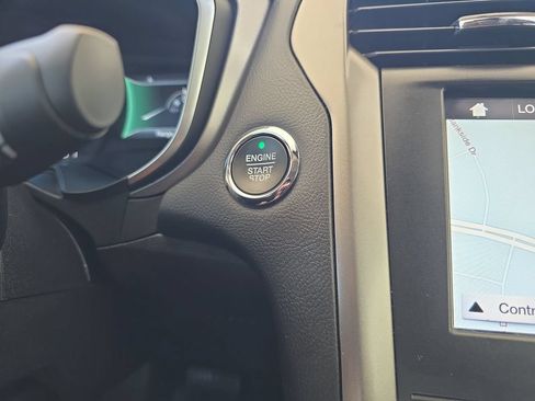Used 2019 Ford Fusion SE FWD image 17