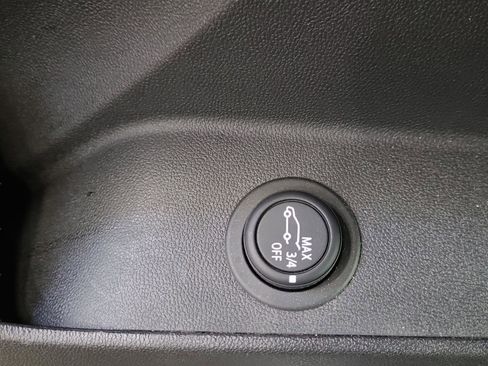 Used 2023 Chevrolet Equinox RS image 31