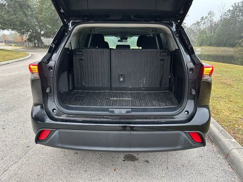 Used 2023 Toyota Highlander LE image 10