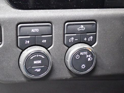 Used 2023 Chevrolet Silverado 1500 LT AWD/4WD image 13