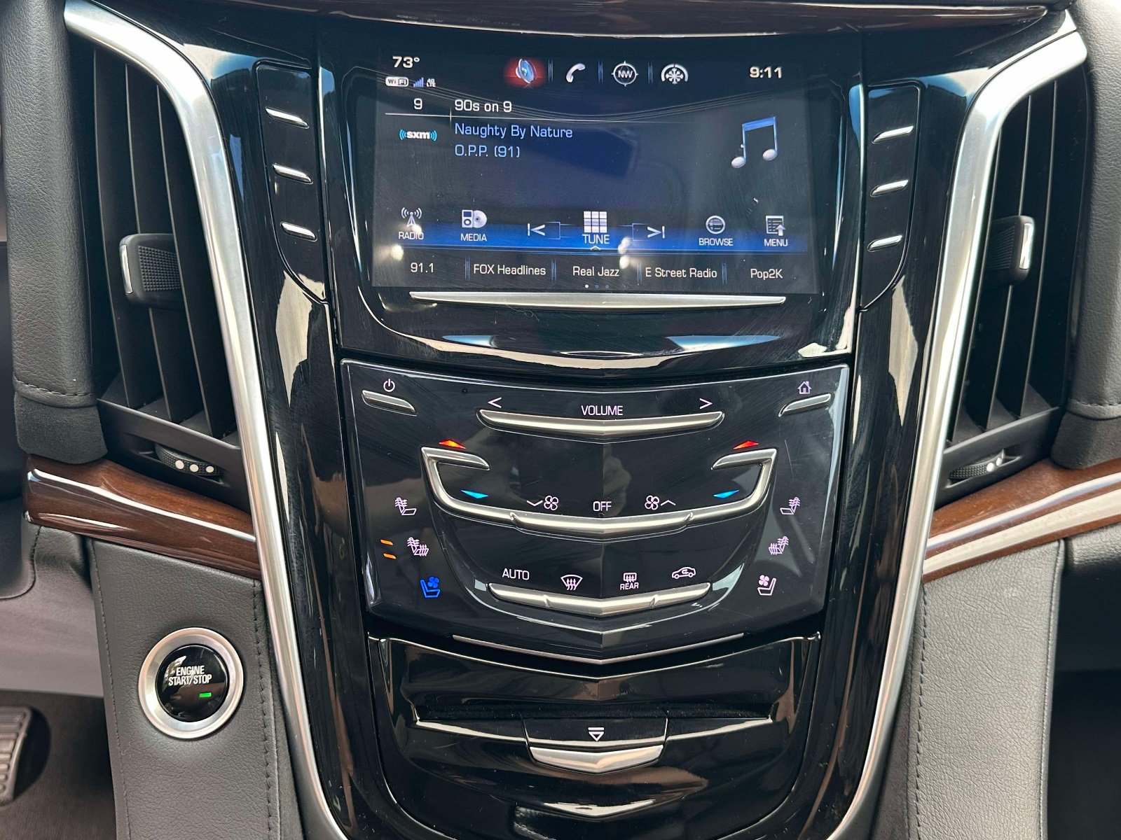 Used 2020 Cadillac Escalade Premium Luxury AWD/4WD image 9