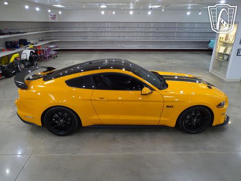 Used 2019 Ford Mustang GT Premium w/ Black Accent Package image 17