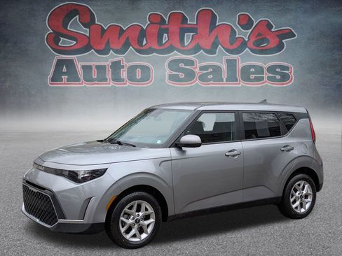 Used 2024 Kia Soul LX w/ Option Group 015 FWD image 3