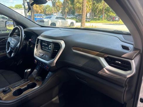 Used 2019 GMC Acadia SLE FWD image 19