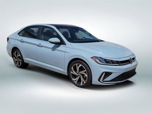 Used 2025 Volkswagen Jetta SEL FWD image 2