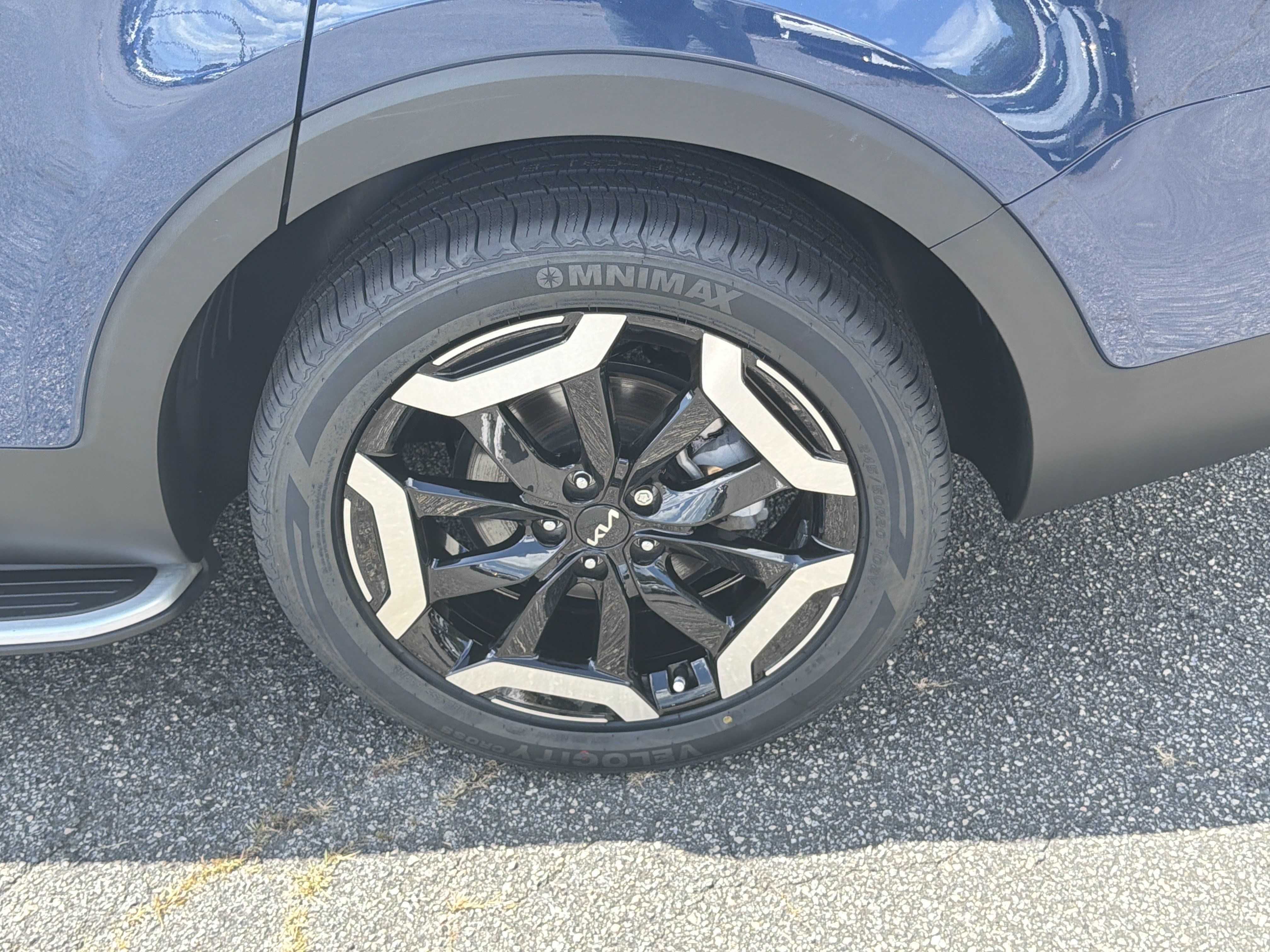 Certified 2023 Kia Telluride S w/ S Sunroof Package AWD/4WD image 19