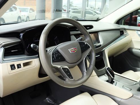 Used 2017 Cadillac XT5 Luxury w/ Driver Awareness Package image 39