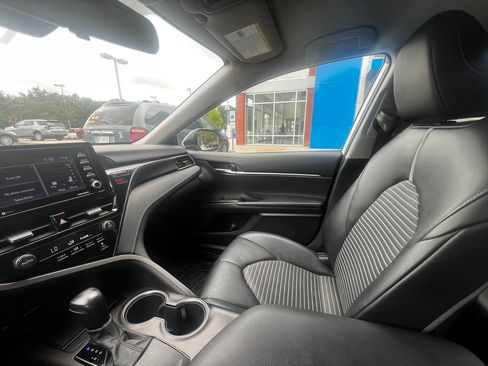 Used 2021 Toyota Camry SE FWD image 11