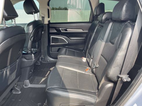 Used 2022 Kia Telluride LX AWD/4WD image 35