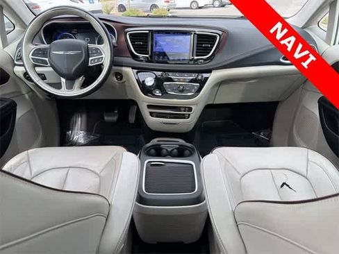 Used 2017 Chrysler Pacifica Limited w/ UConnect Theater Package image 2