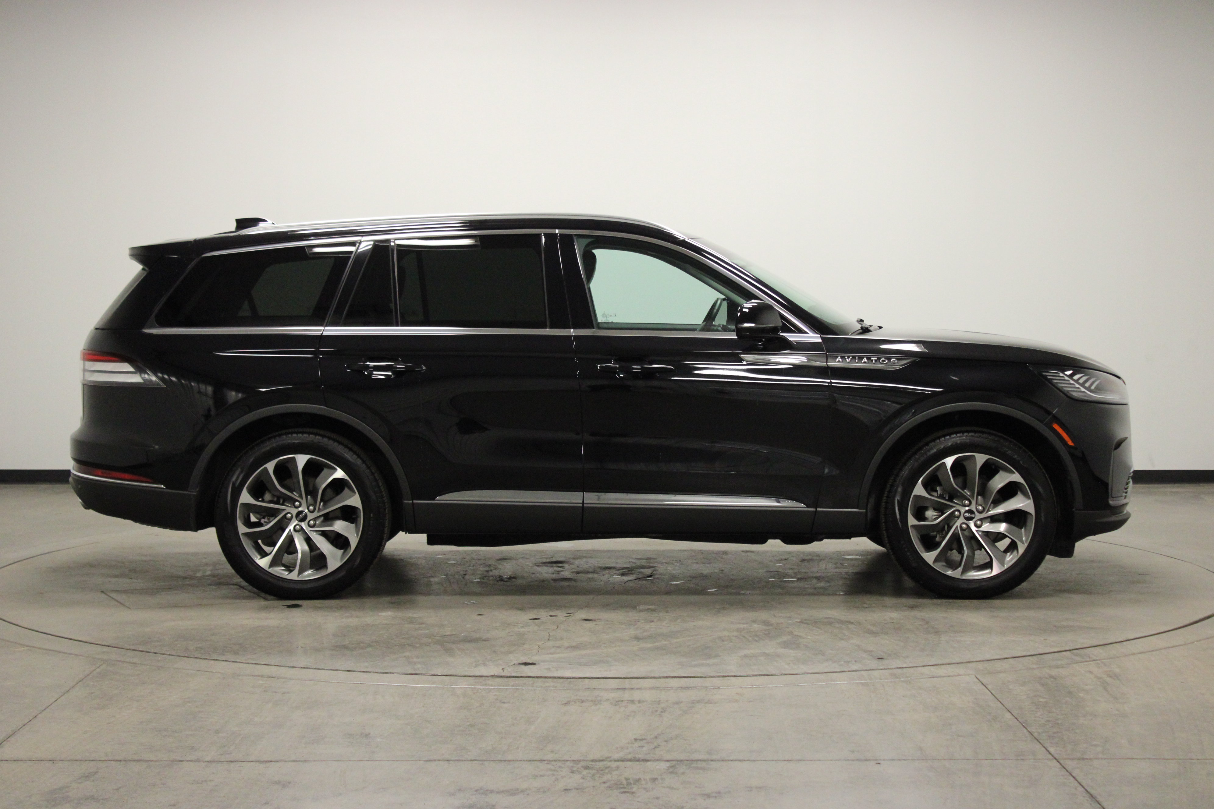 Used 2025 Lincoln Aviator Reserve AWD/4WD image 9