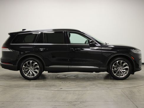 Used 2025 Lincoln Aviator Reserve image 9