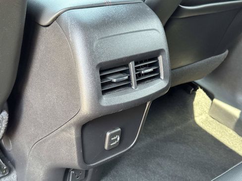 Used 2024 Chevrolet Equinox RS FWD image 28
