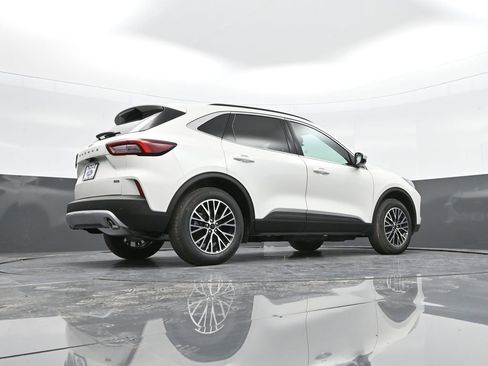 New 2025 Ford Escape SE FWD image 44
