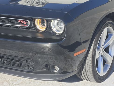 Used 2017 Dodge Challenger R/T image 10