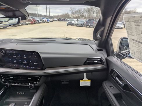 New 2026 Chevrolet Suburban Premier image 4