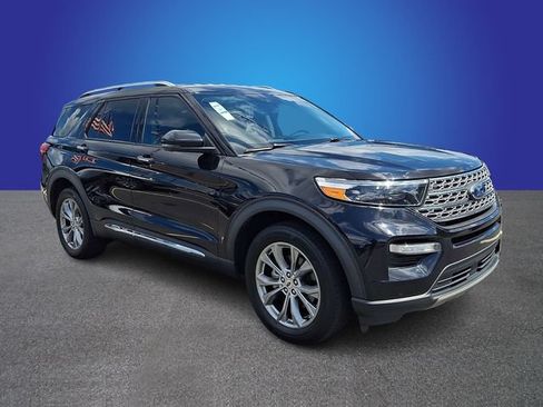 Used 2022 Ford Explorer Limited w/ Equipment Group 301A AWD/4WD image 2