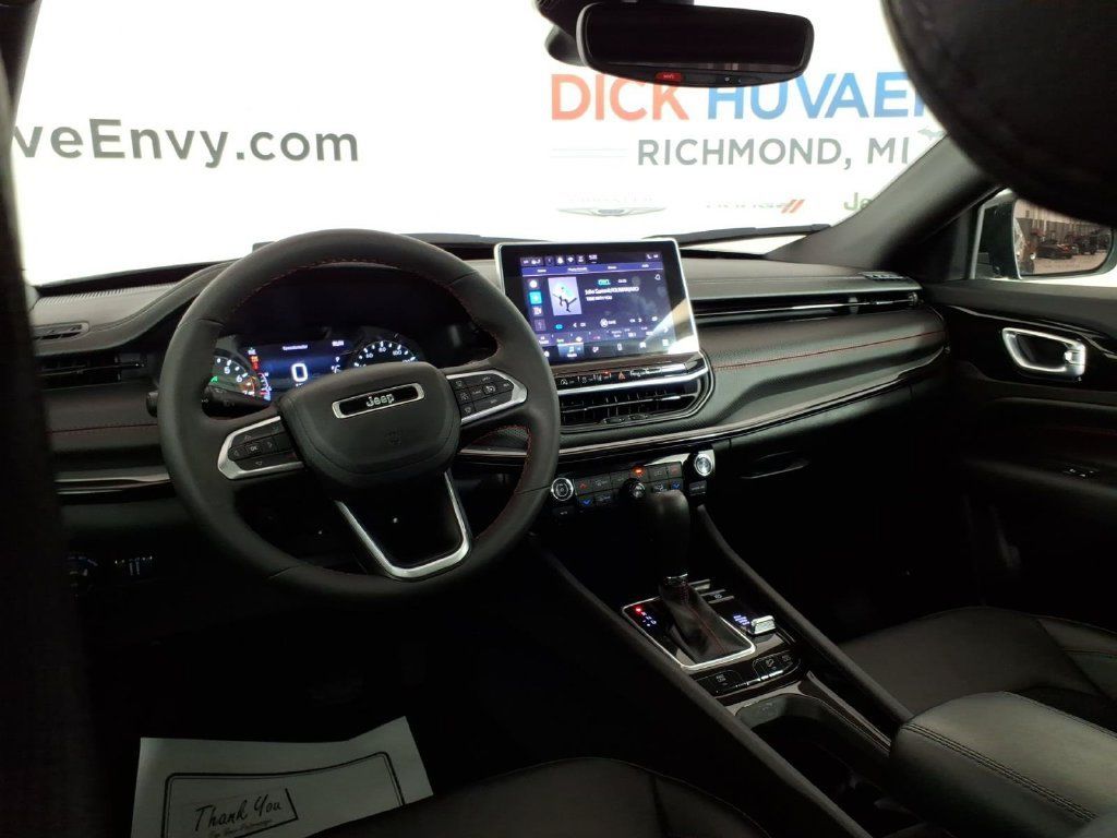 Used 2025 Jeep Compass Trailhawk w/ Sun & Sound Group AWD/4WD image 12