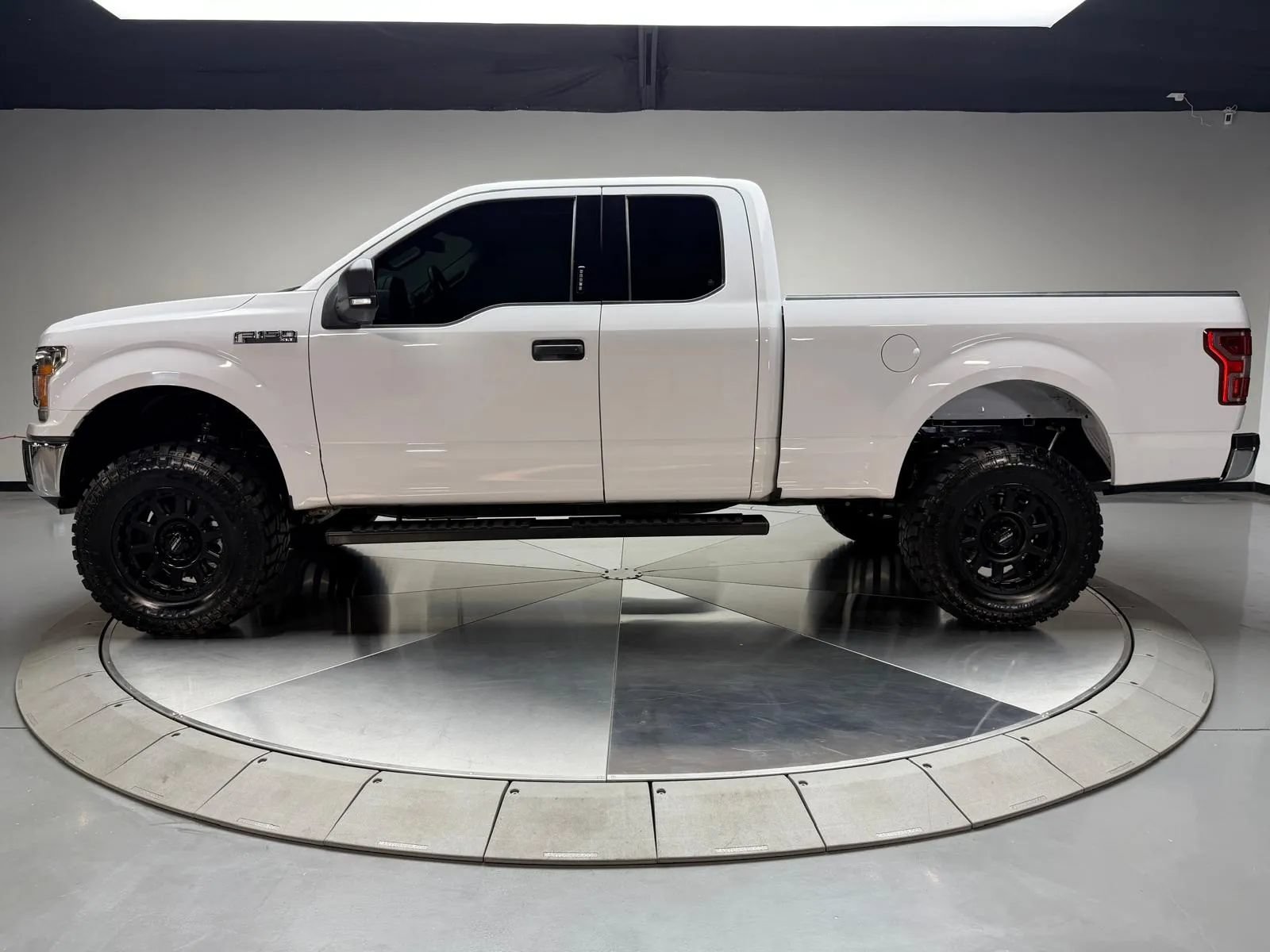 Used 2018 Ford F150 XLT w/ Equipment Group 301A Mid RWD image 4