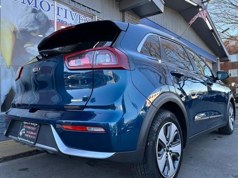 Used 2018 Kia Niro LX image 3