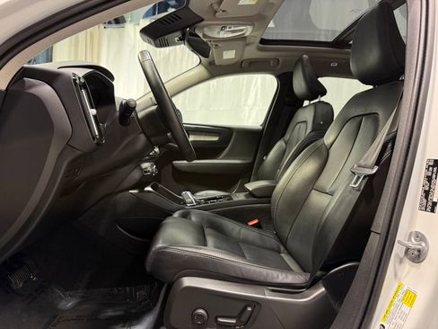 Used 2024 Volvo XC40 B5 Plus w/ Climate Package AWD/4WD image 19