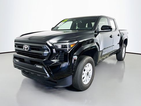 Used 2025 Toyota Tacoma SR5 image 9