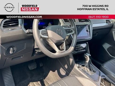 Used 2023 Volkswagen Tiguan SE w/ Panoramic Sunroof Package FWD image 32