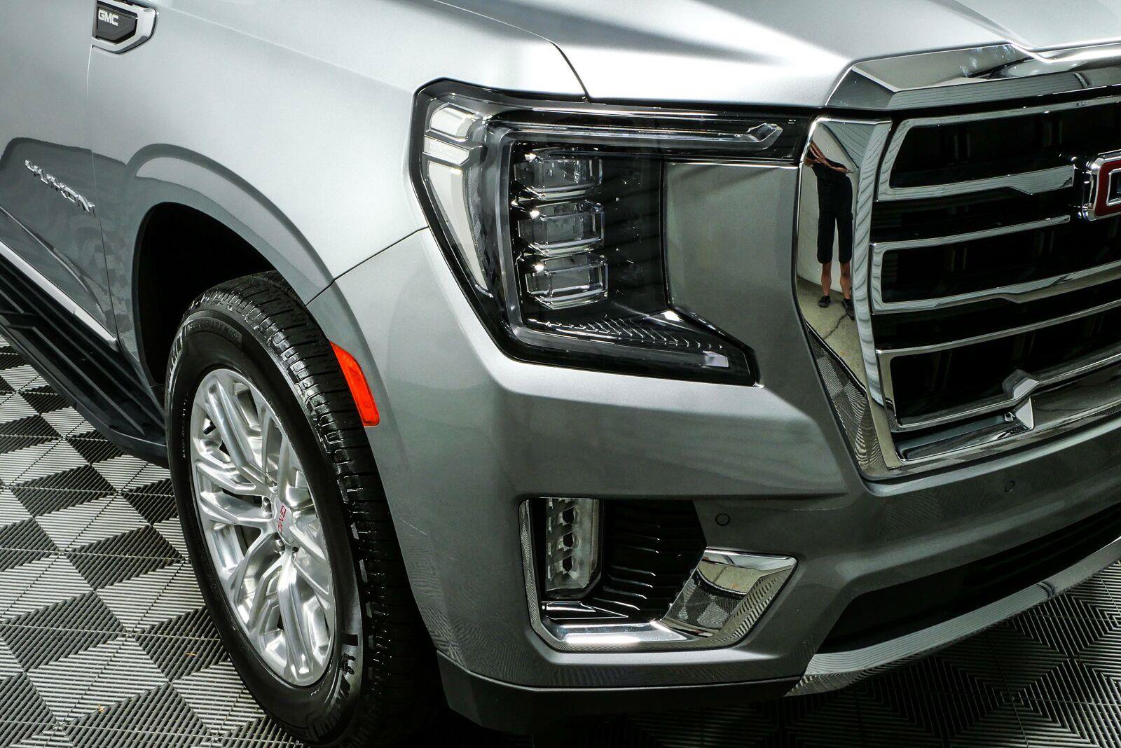 Used 2023 GMC Yukon XL SLT w/ SLT Luxury Package RWD image 21
