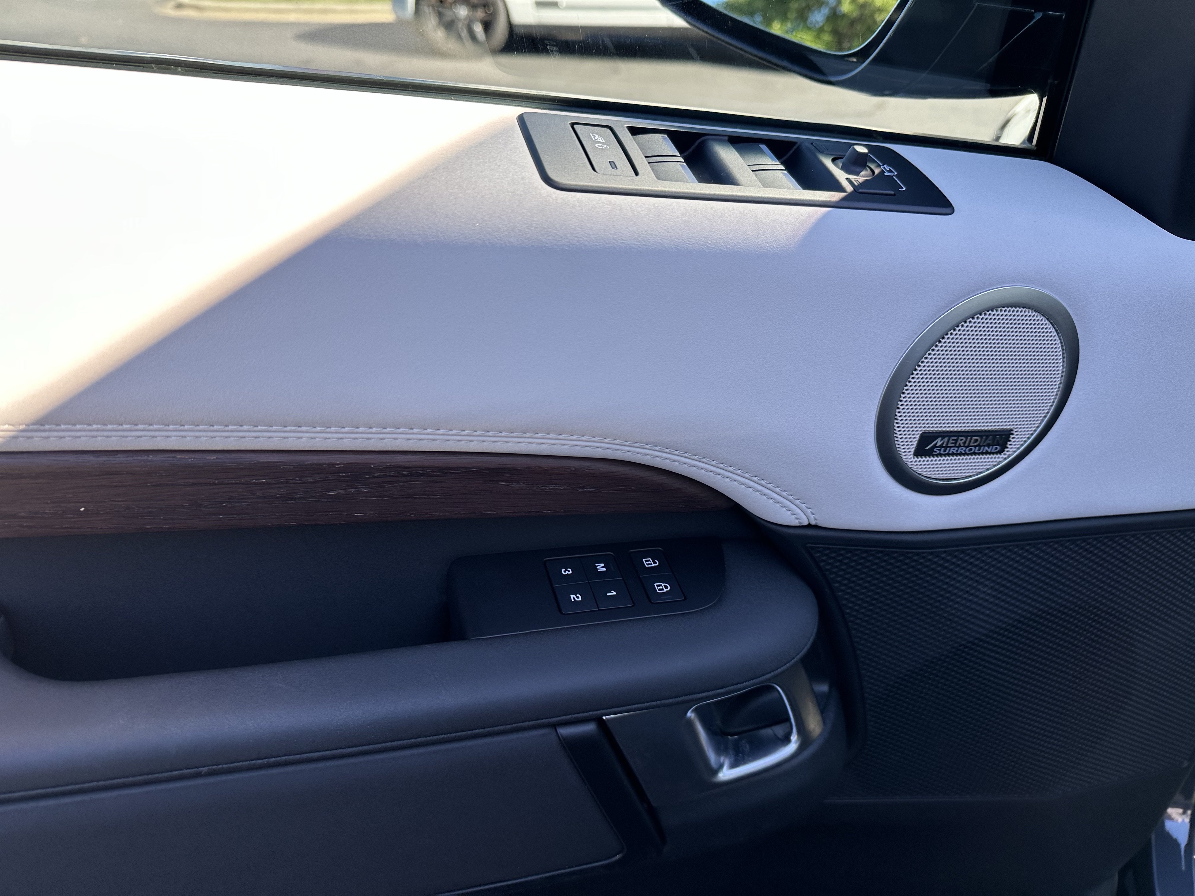 Certified 2024 Land Rover Discovery S AWD/4WD image 15