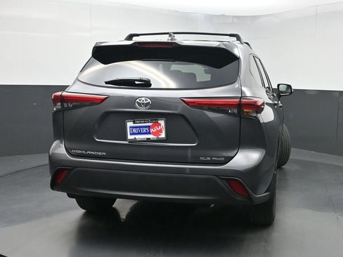 Used 2023 Toyota Highlander XLE AWD/4WD image 42
