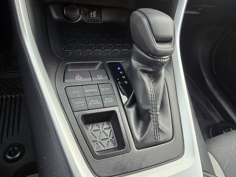 Certified 2025 Toyota RAV4 XLE image 25