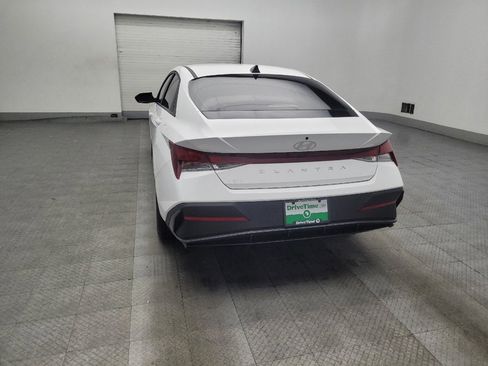 Used 2025 Hyundai Elantra SE FWD image 6