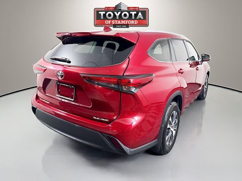 Certified 2022 Toyota Highlander XLE image 7