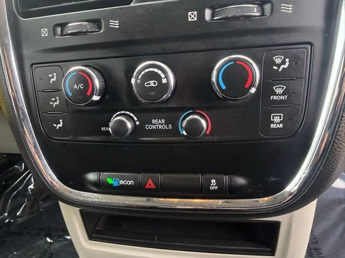 Used 2018 Dodge Grand Caravan SE w/ UConnect Hands-Free Group FWD image 57