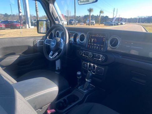 Certified 2023 Jeep Gladiator Overland image 13