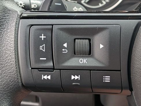 Used 2023 Nissan Rogue SV AWD/4WD image 13