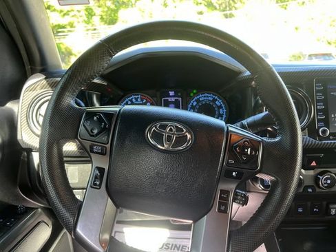 Used 2020 Toyota Tacoma TRD Off-Road w/ Technology Package AWD/4WD image 13