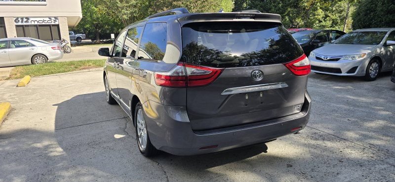 Used 2017 Toyota Sienna Limited Premium AWD/4WD image 3