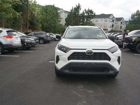 Used 2021 Toyota RAV4 LE FWD image 2
