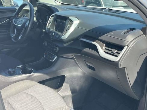 Used 2024 GMC Terrain SLE FWD image 24