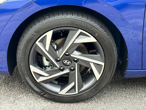 Certified 2025 Hyundai Elantra Sport image 11
