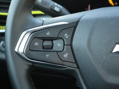 Certified 2025 Chevrolet Trax LT w/ Driver Confidence Package image 12