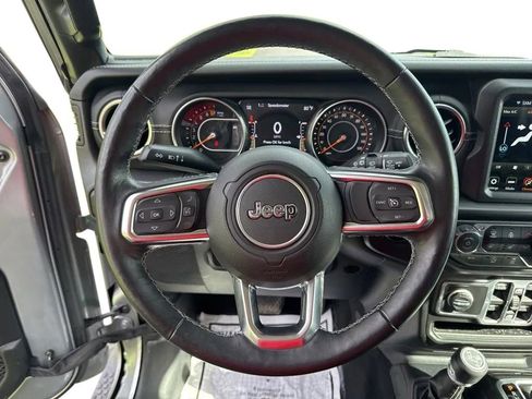 Used 2018 Jeep Wrangler Unlimited Sahara w/ Uconnect 4C Nav & Sound Group image 15